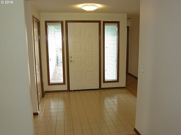 3rd image of 3208 SE 152nd Ave