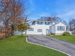 5 Diane Place, Bay Shore, NY