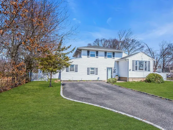 5 Diane Place, Bay Shore, NY 11706
