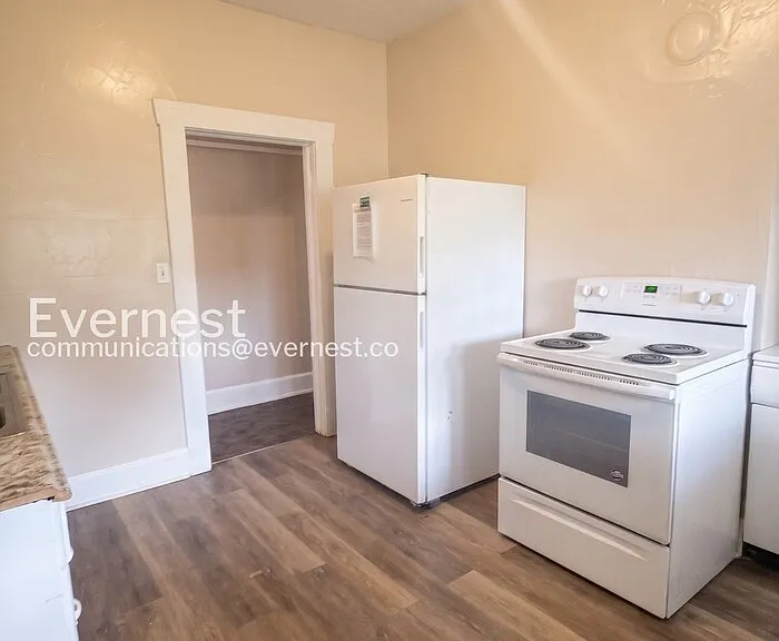 2304 22nd St SW — Photo 9