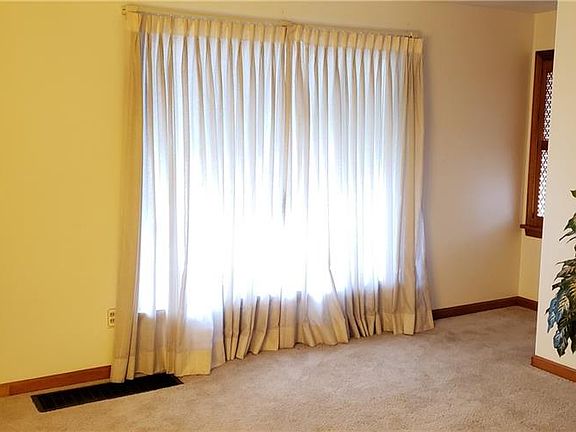 4th image of 2935 Crehore St