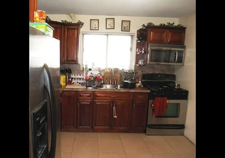 4 Albert Ct — Photo 1
