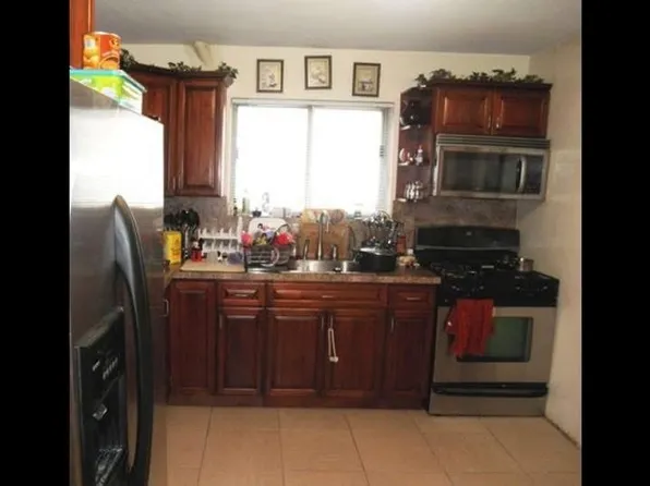 4 Albert Ct, Staten Island, NY 10303