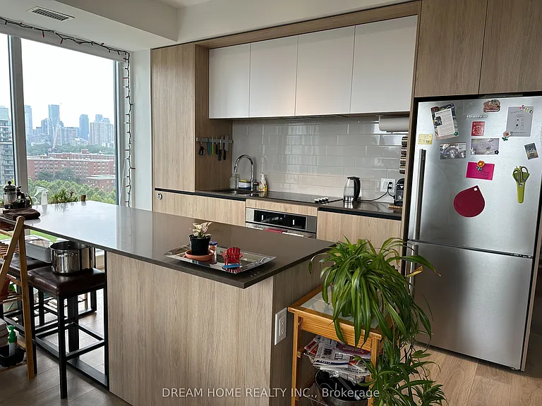 225 Sumach St S #905 — Photo 6