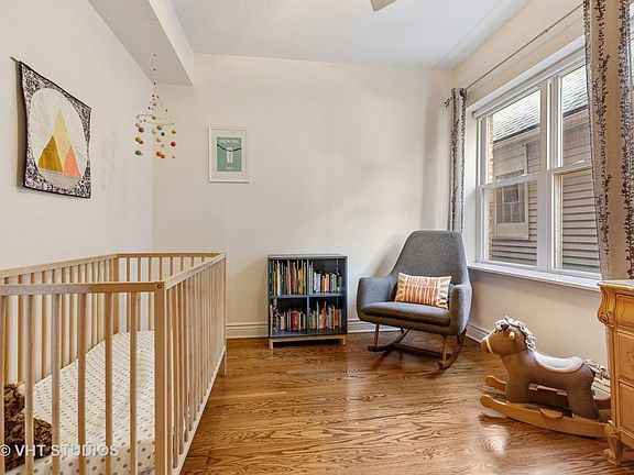 5th image of 2539 N Hamlin Ave #2F