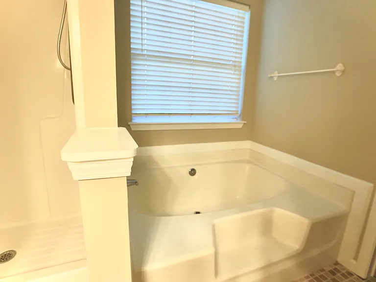 1325 Heatherton Rd — Photo 33