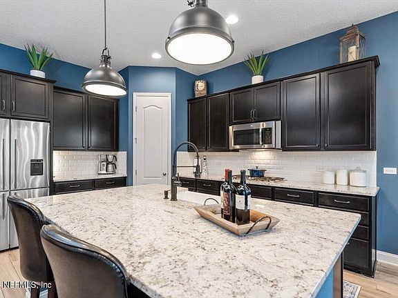 4th image of 377 PALISADE Drive