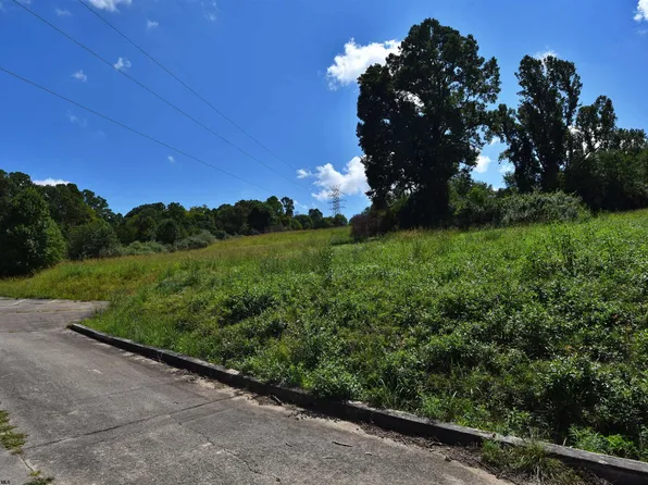 42 Carlson Dr, Grafton, WV 26354