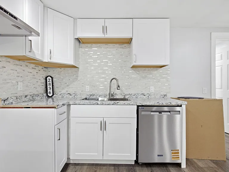 2336 Clifton Ave — Photo 13