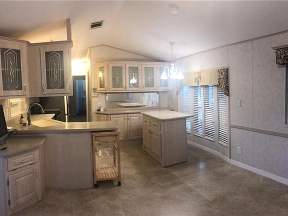 3rd image of 122 Augusta Ave #1002