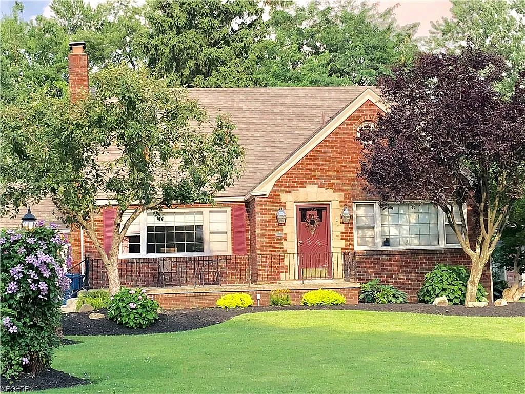 231 Viola Ave photo 1