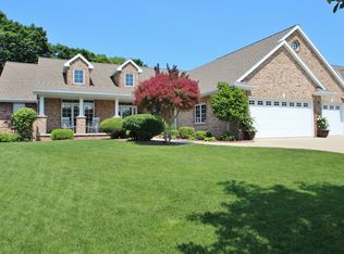 1390 Willow Creek Pkwy, Green Bay, WI 54311