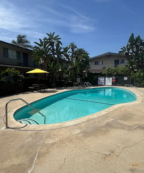 Covina Palms Apartments — Photo 16