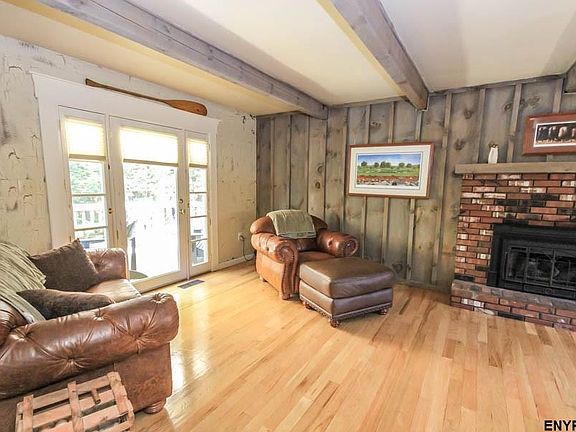 5th image of 13 Hemlock Dr