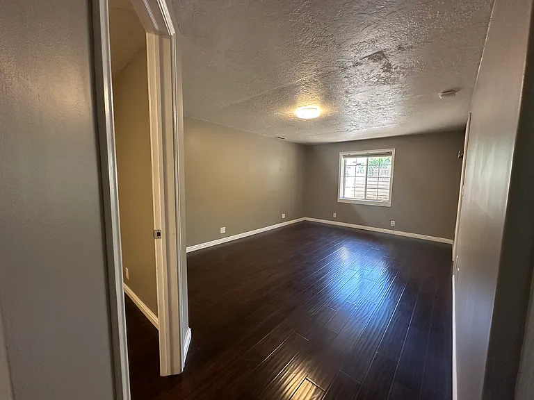 1138 S 400 E — Photo 10