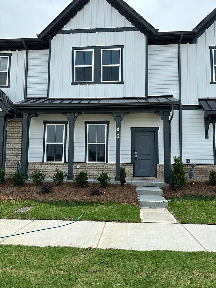 3 bed, 2.5 bath, 2000 sqft, $2,500 — Photo 1