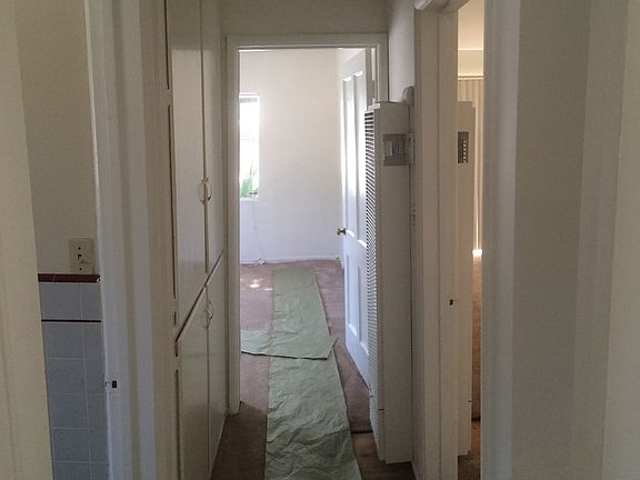 5th image of 667 E Queen St APT 3