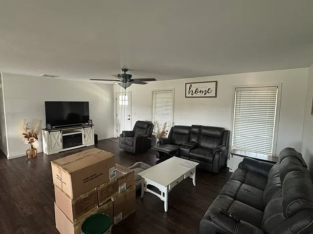 3 bed, 1700 sqft, $2,300 — Photo 3
