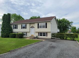 6918 Maplewood Dr, Bealeton, VA