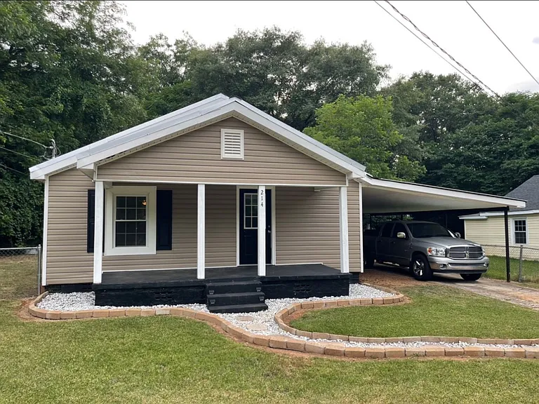 214 Walter St — Photo 1