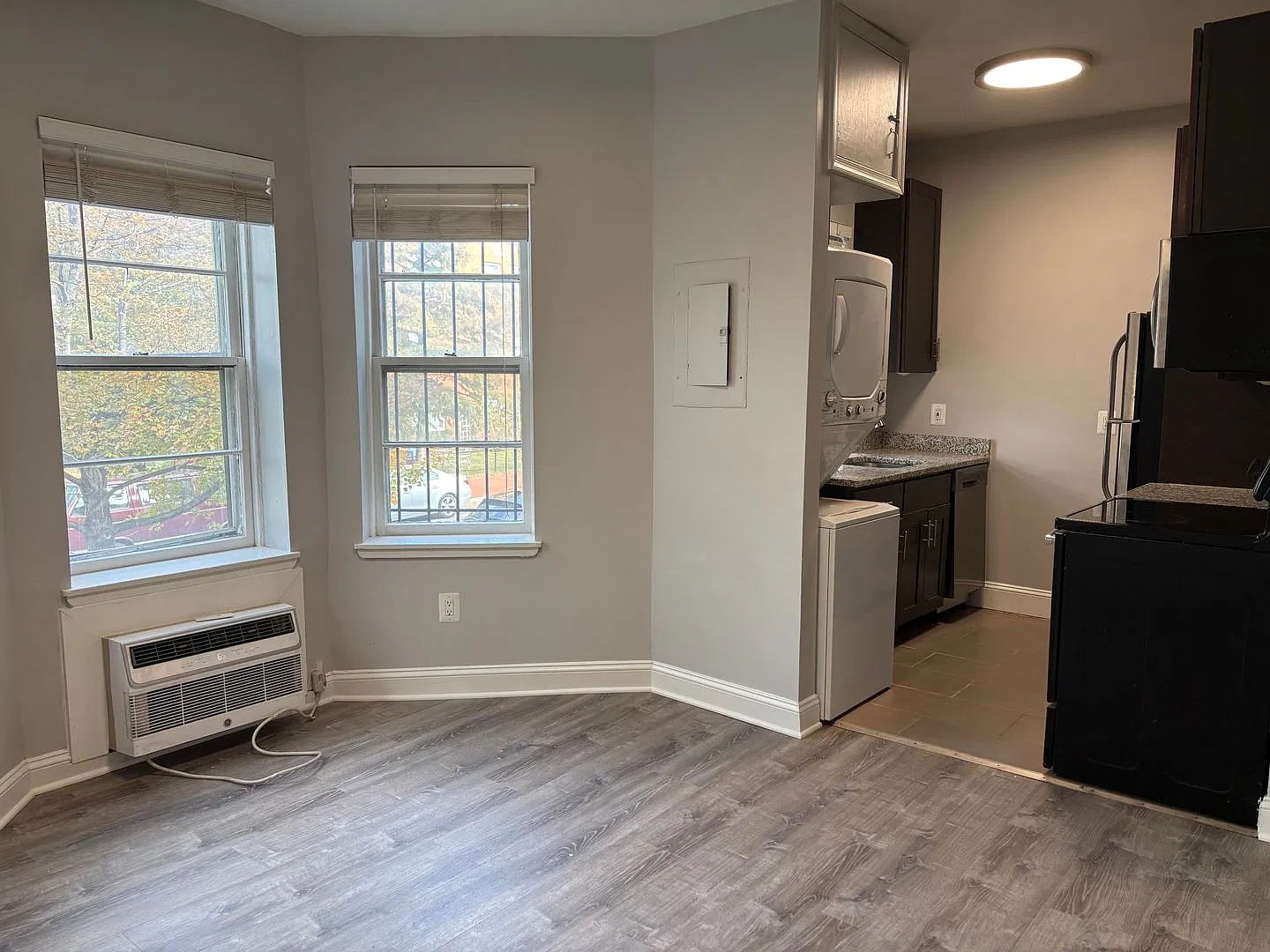 443 10th St NE — Photo 4