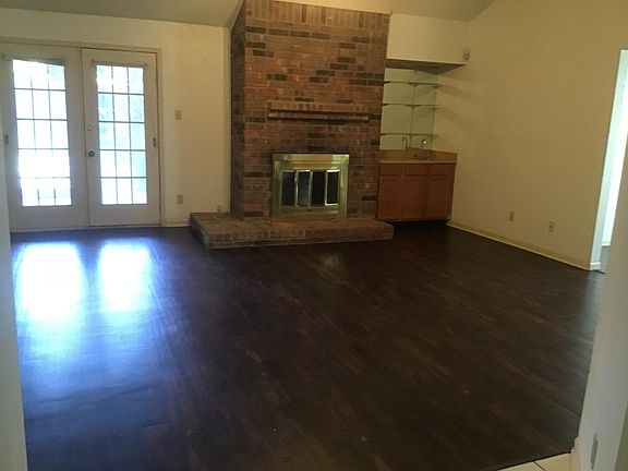 3rd image of 227 Aspenway Dr