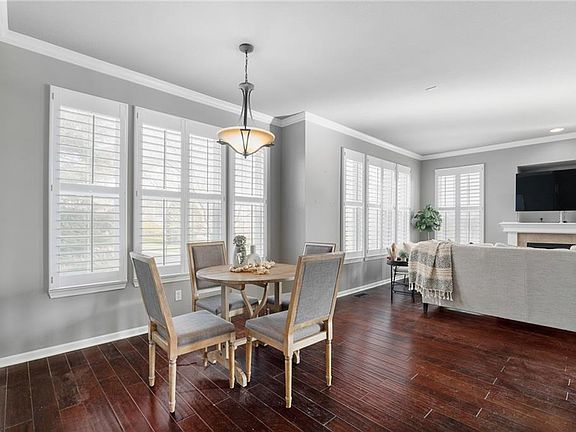 5th image of 16176 Linden St