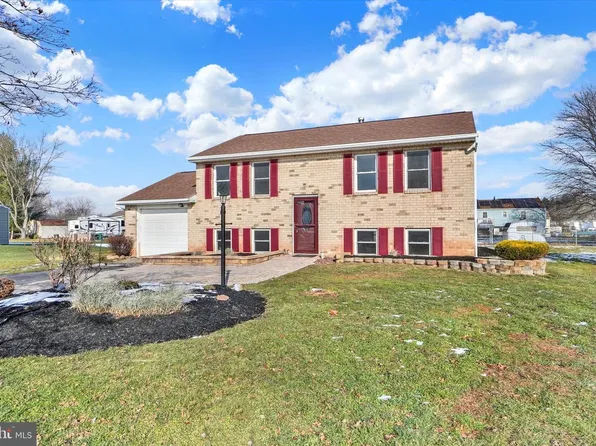 3046 Greenfield Dr, Dover, PA 17315