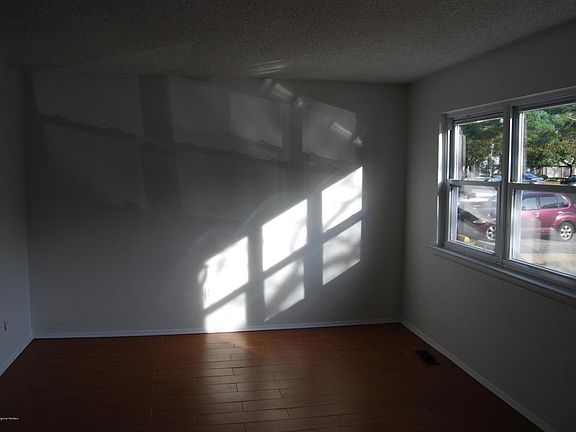 2nd image of 168 Coventry Dr #1000