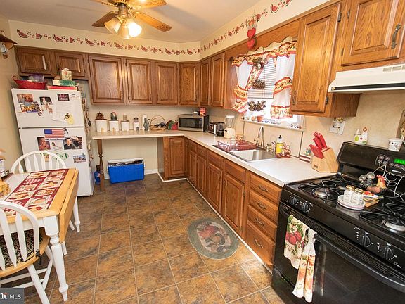 4th image of 301 W Ashland Ave