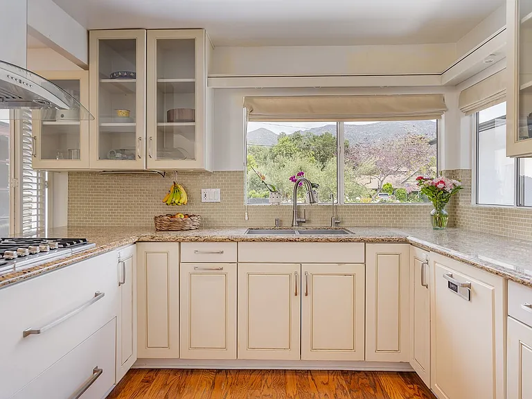 413 W Matilija St — Photo 11
