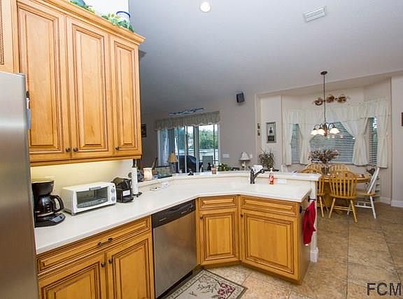 5th image of 28 Laramie Dr