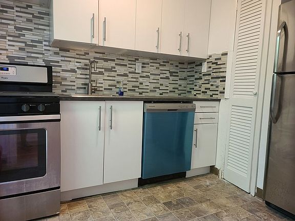 2nd image of 687 Sackett St #2B