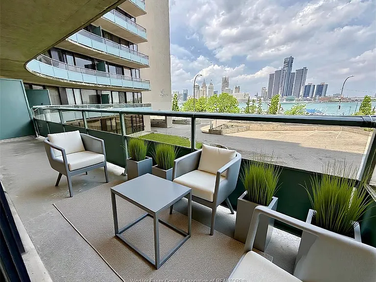 111 Riverside Dr E #215 — Photo 16