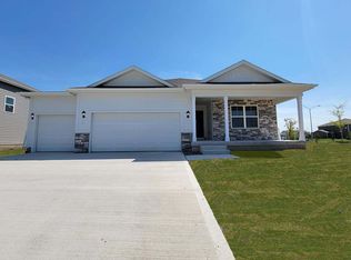 935 Cedar St, Waukee, IA 50263