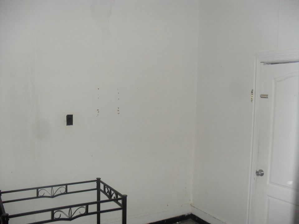 2nd image of 211 N 6th St APT 3