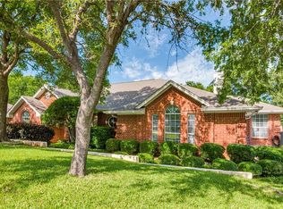 813 Shady Glen Ct, Fort Worth, TX 76120