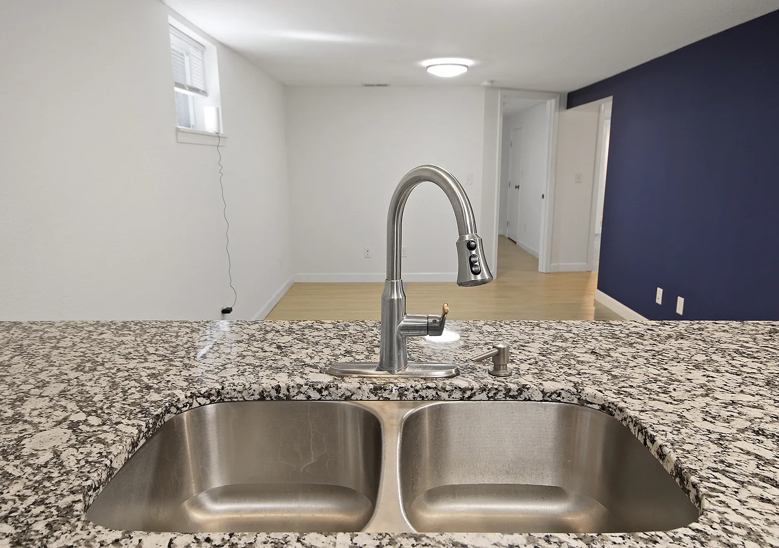 2 bed, 1000 sqft, $1,295 — Photo 3