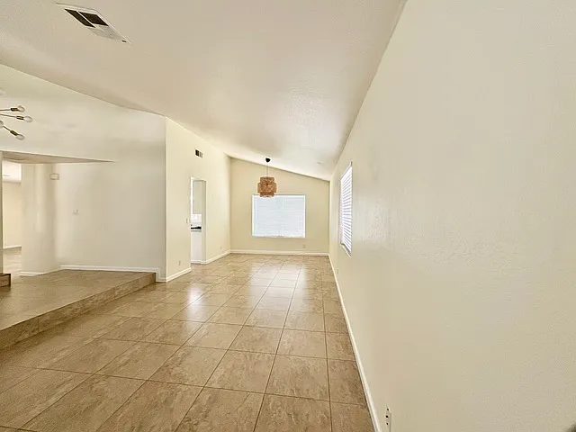 2344 Langhorn St — Photo 4
