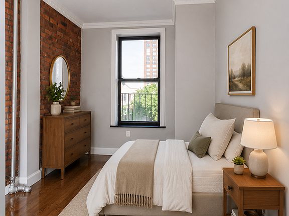 4th image of 15 W 103rd St #4W