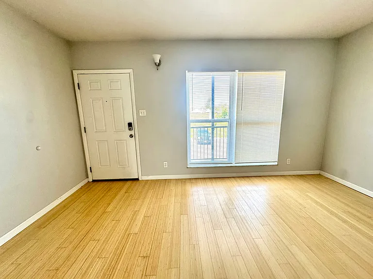 5225 Southwest Ave #206 — Photo 11