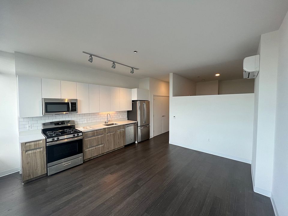 1st image of 1984 N Milwaukee Ave #617
