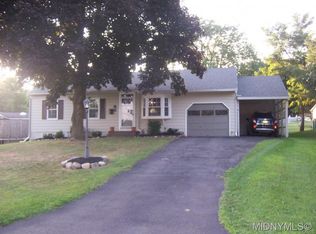 1 Cedarbrook Cres, Whitesboro, NY 13492