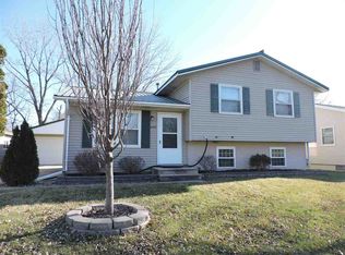 1423 Edgewood Dr, Waterloo, IA 50701