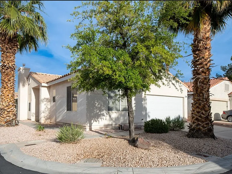 984 Country Skies Ave — Photo 2
