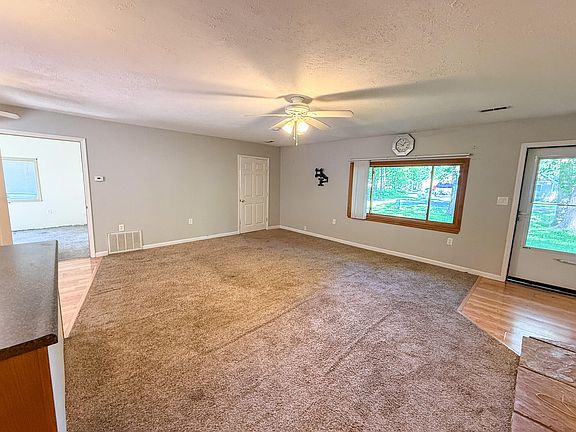 3rd image of 103 Marigold Ln