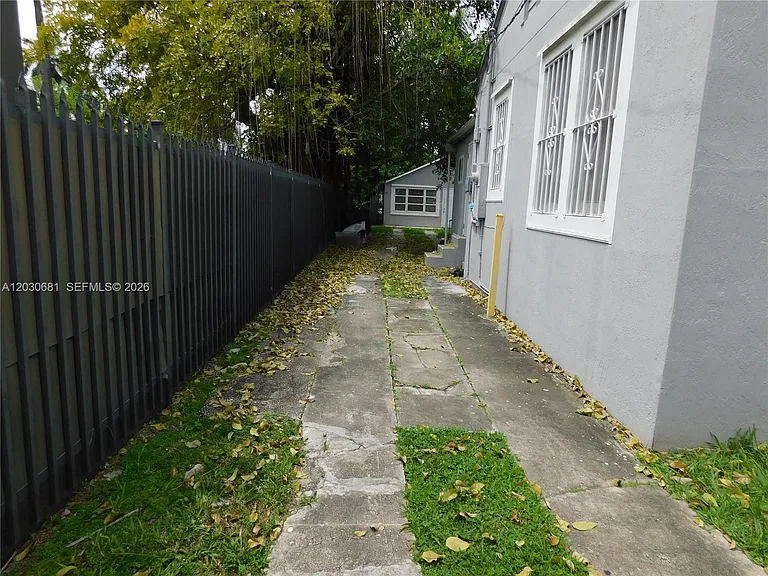 1605 NW 26th St — Photo 7