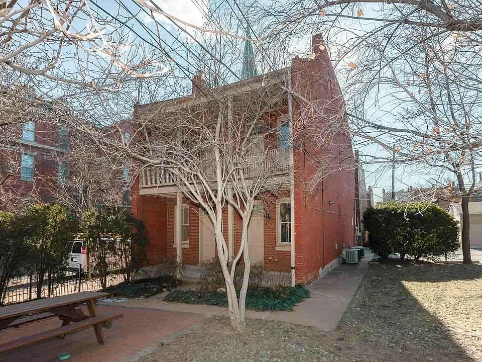Building Photo 3
