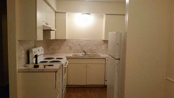 2nd image of 2519 E 10th St APT 13