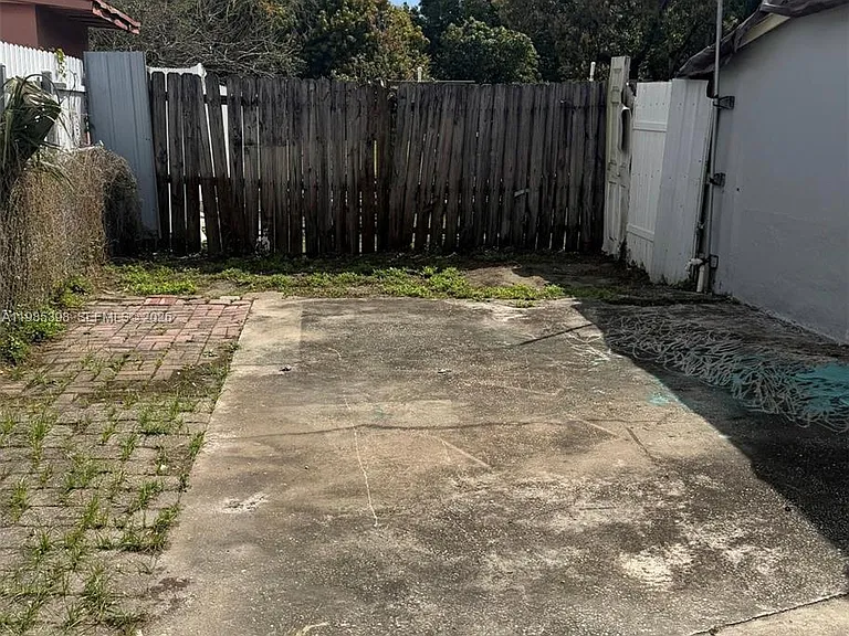 1637 NW 31st Ave — Photo 10